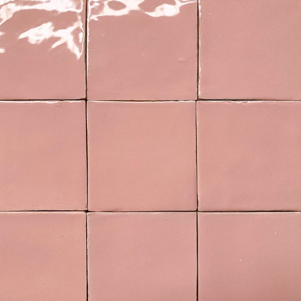 ljusrosa handgort kakel