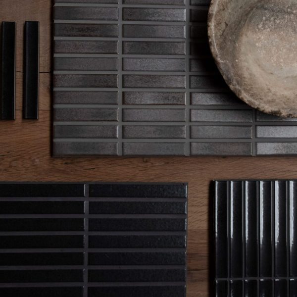 svarta japanska mosaiker i ett stilleben