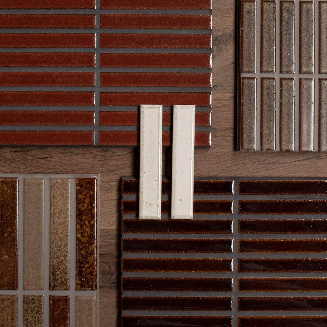 röda japanska mosaiker i ett stilleben