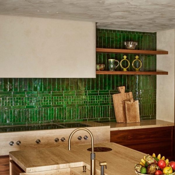 kök med grönt kakel