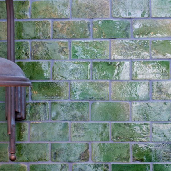 grönt kakel på vägg