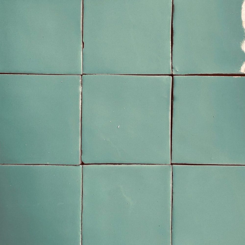 turkost kakel på vägg