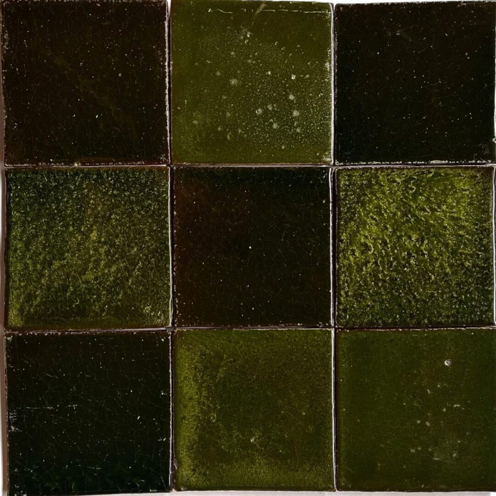 kakel i olika mörkgröna nyanser