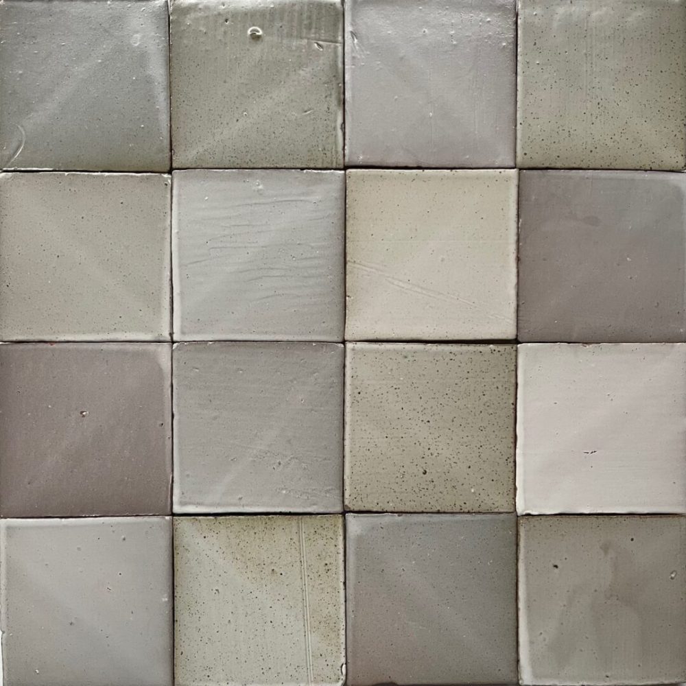 rakubränt kakel i grått och beige