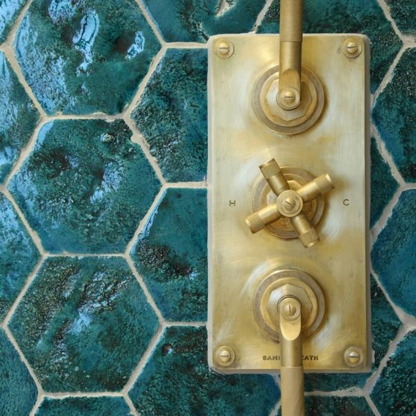 turkost hexagon kakel i dusch