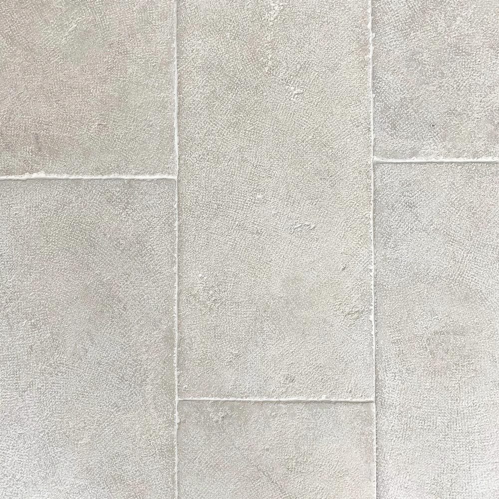 ljusgrått rustikt kalstensgolv med struktur