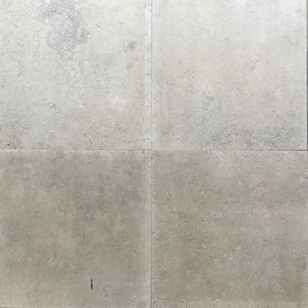 Jura-kalksten med en borstad yta i en varm grå nyans