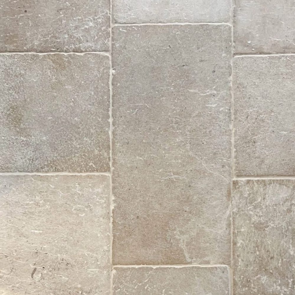 Kalksten Bourgogne Antique med fogfärgen Bahamasbeige