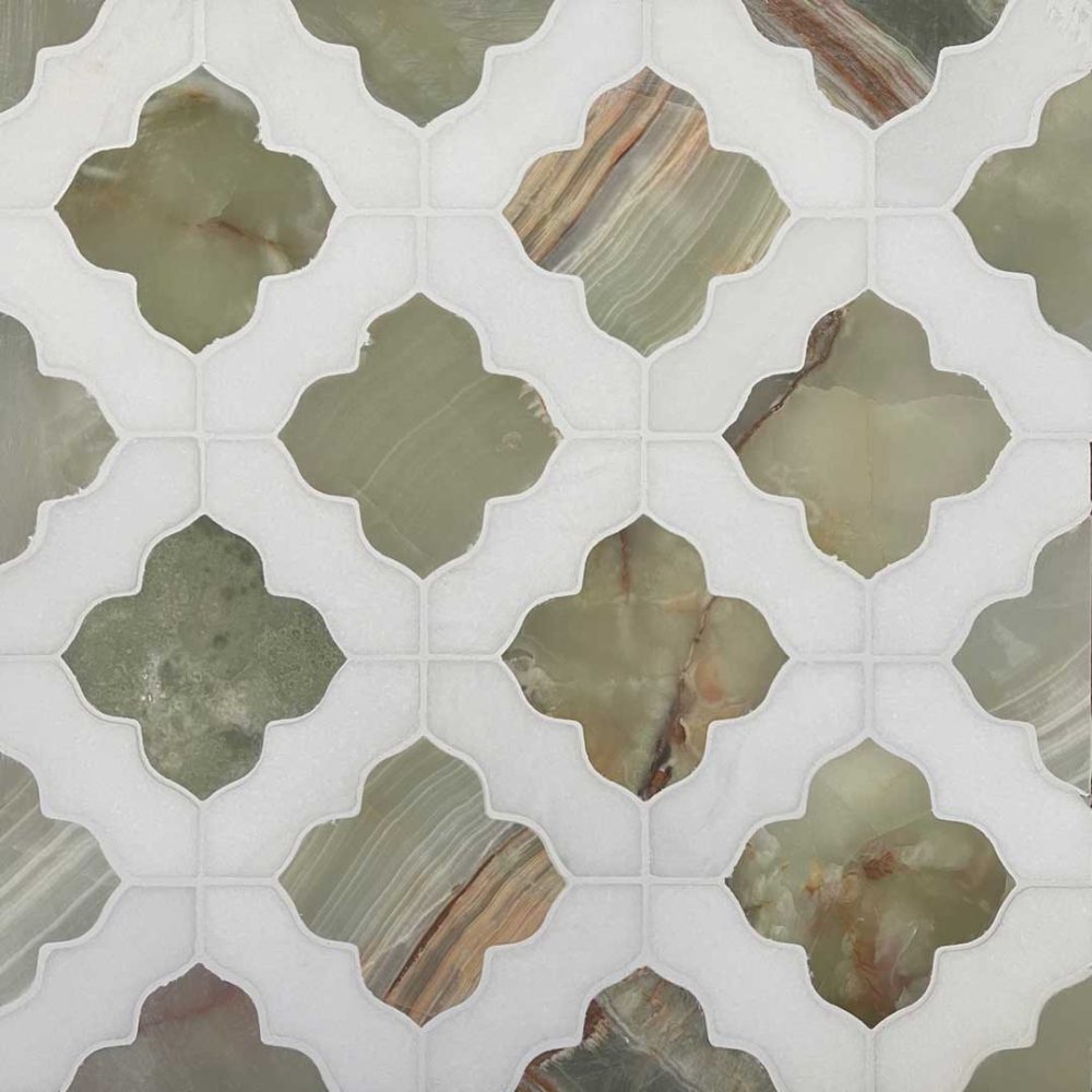 Marmormosaik i en blandning av vit marmor och grön onyx i ett blommönster