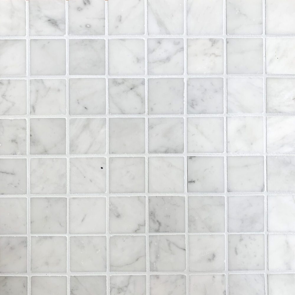 carrara marmor på golv