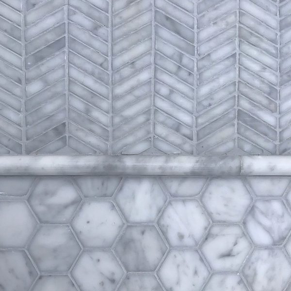 marmormosaiker i carrara med en halvrund list