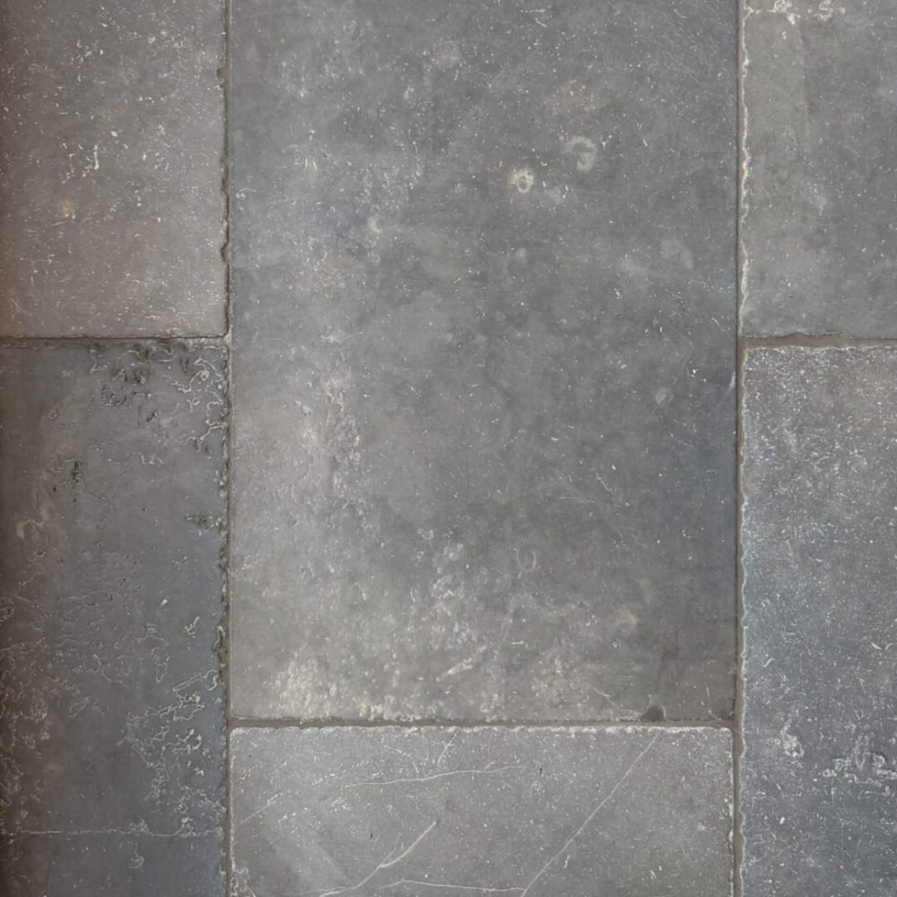 Kalksten Soft Grey Antique med fogfärgen Gråbrun