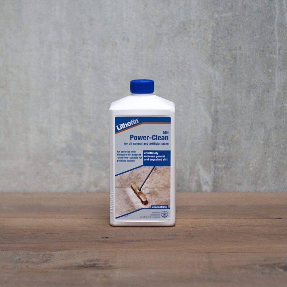 flaska med rengörningsmedel power-clean