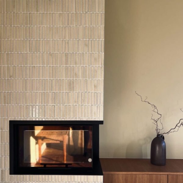 spis med krämfärgad keramikmosaik