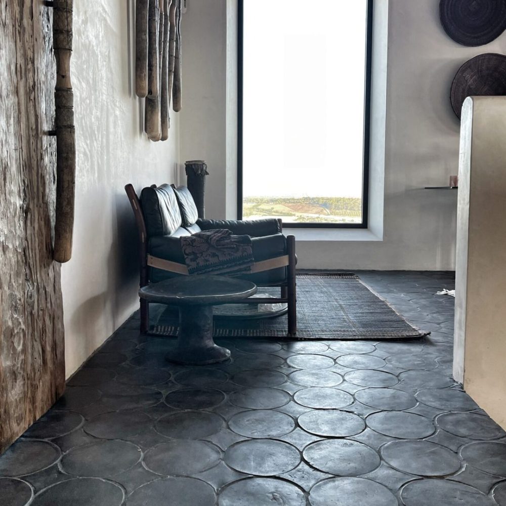 svart-tegelgolv-circle-casa-stiltje