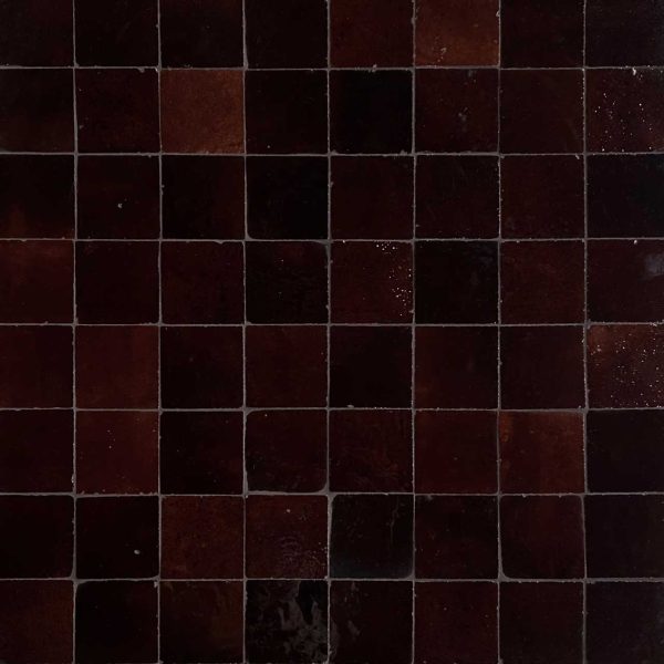 Mörkbrunt zellige-kakel i storleken 5x5 cm