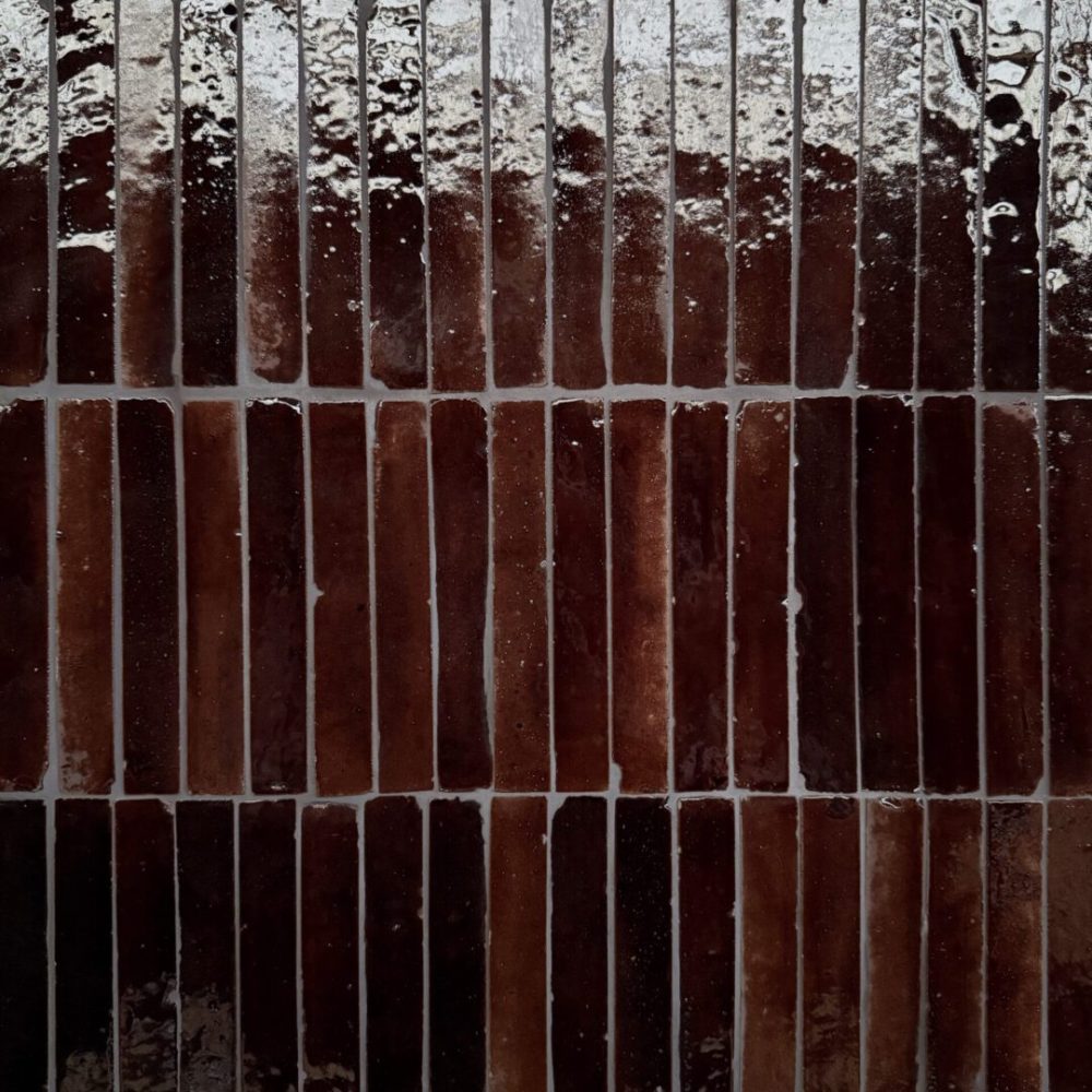 Zellige Pillar Maroon med fogfärgen Mörkbrun