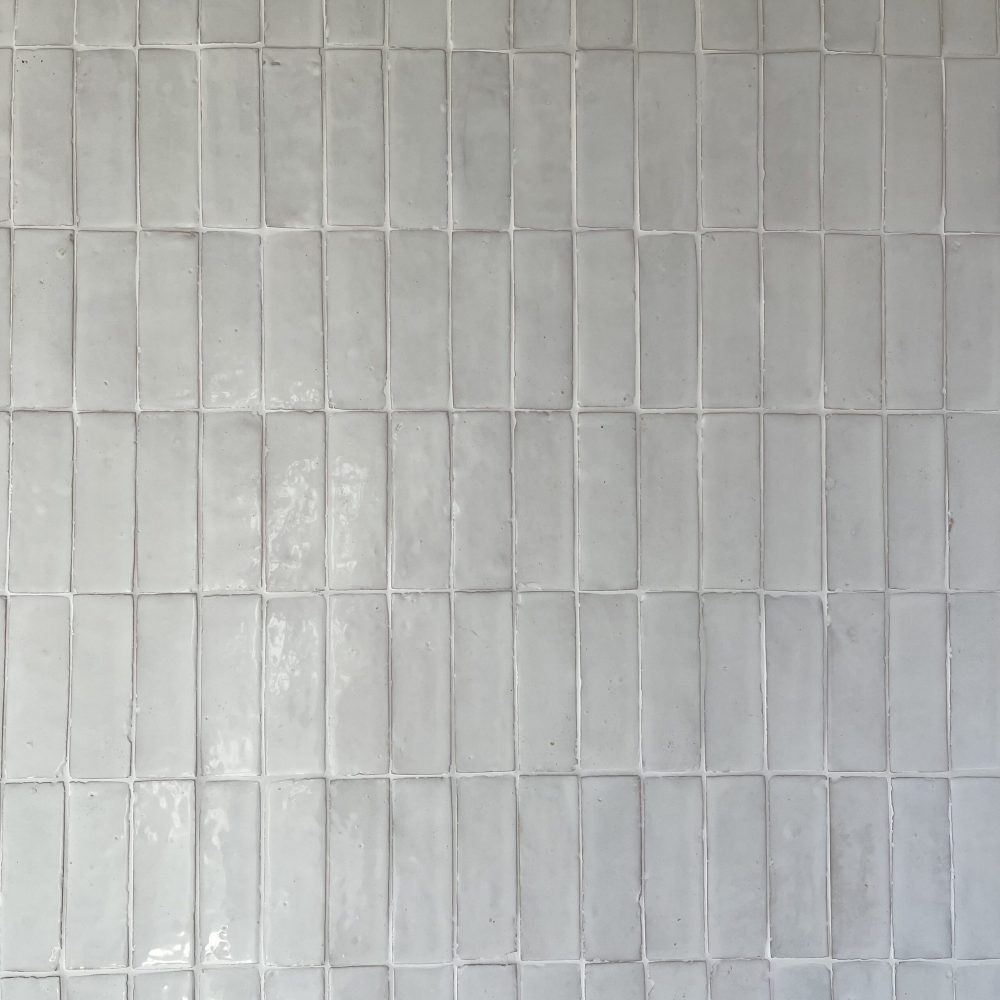 avlångt zellige-kakel i färgen White, en klassisk vit färg