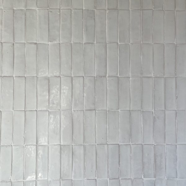 avlångt zellige-kakel i färgen White, en klassisk vit färg